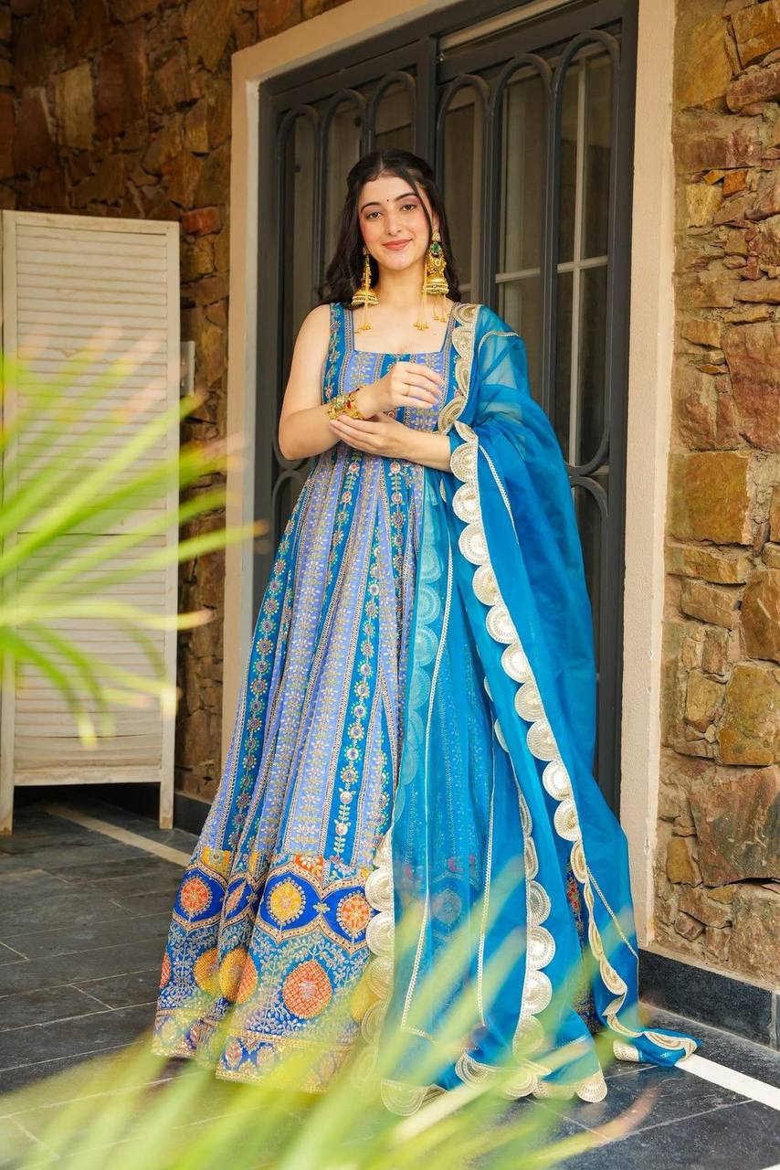 Präsentation des exklusiven Anarkali-Shooting-Designs