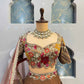 Sehen Sie umwerfend aus in diesem wunderschönen cremefarbenen Lehenga-Set