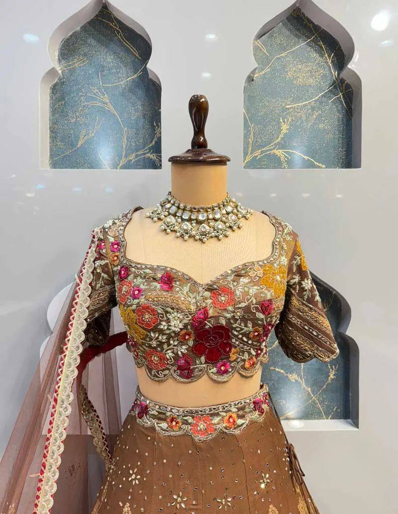 Sehen Sie umwerfend aus in diesem wunderschönen cremefarbenen Lehenga-Set