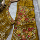 Sehen Sie umwerfend aus in diesem wunderschönen cremefarbenen Lehenga-Set