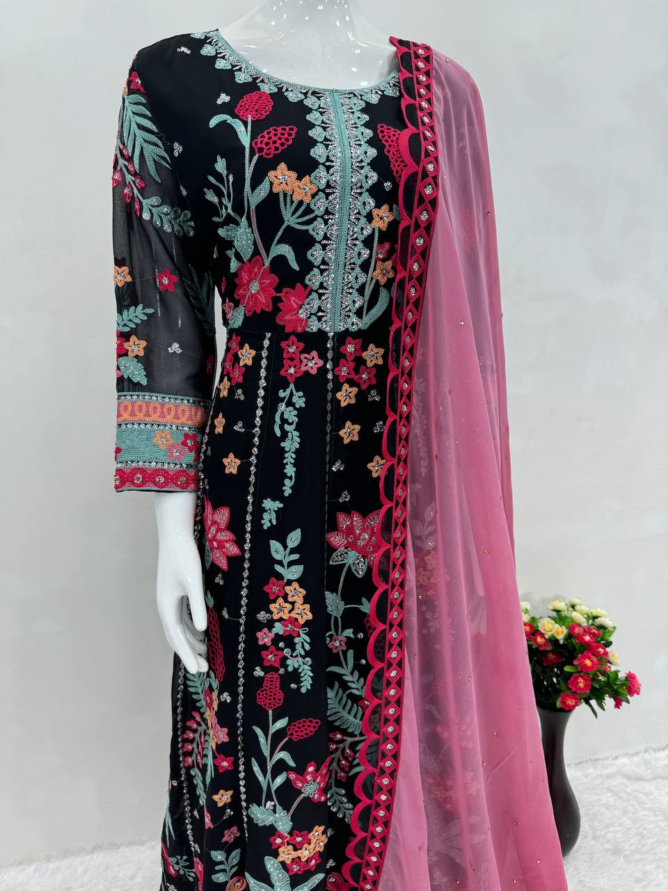 NEW DESIGNER PARTY WEAR FANCY PAKISHTANI WORK SUIT