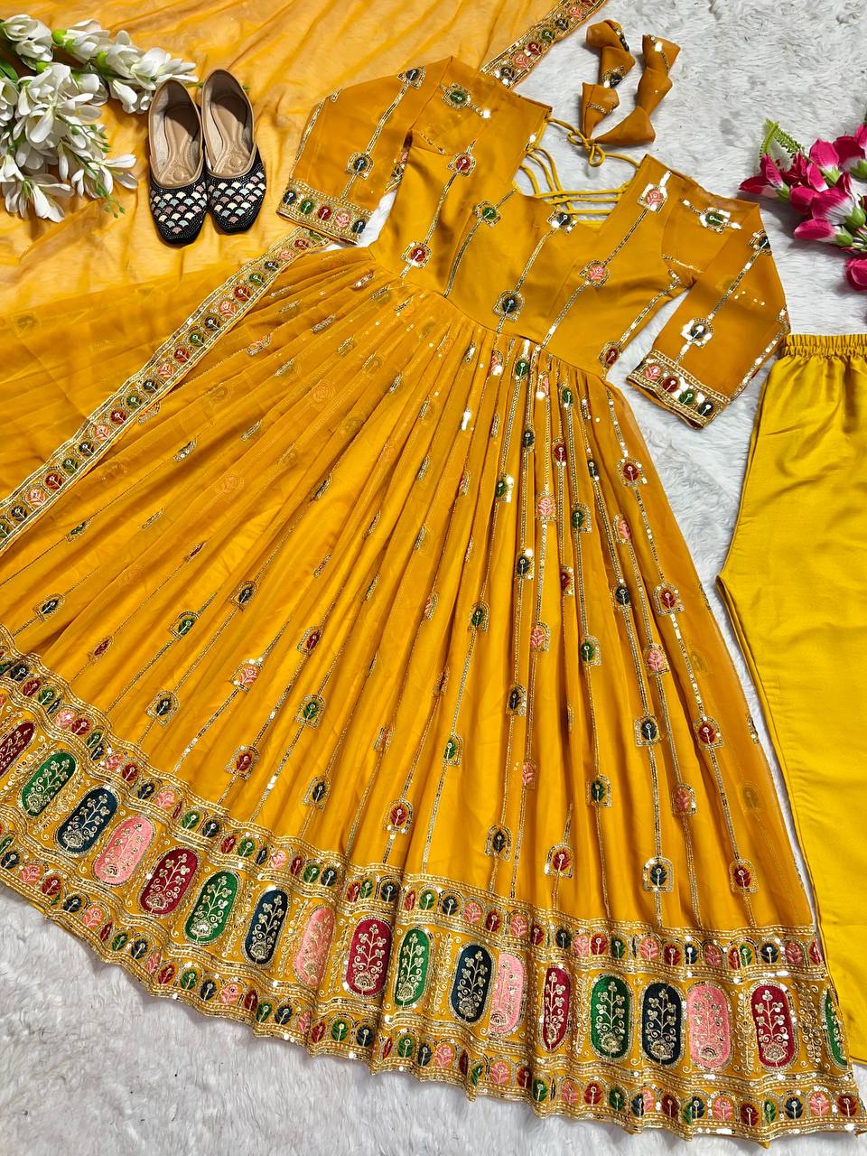 New Đěsigner Anarkali Suit In New Fancy Style