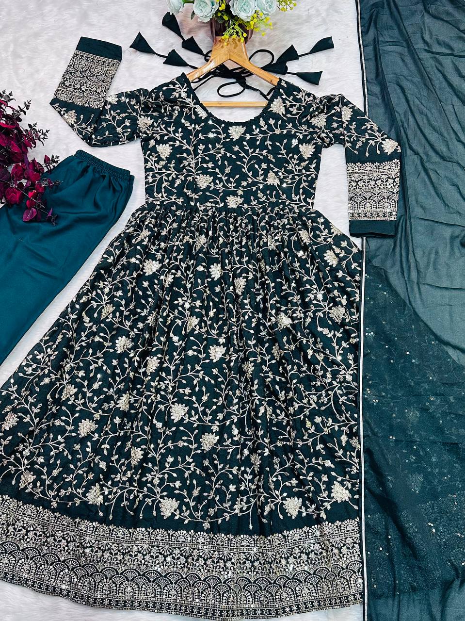 ENSEMBLE DE COSTUME ANARKALI PREMIUM PRÊT À ÊTRE FABRIQUÉ