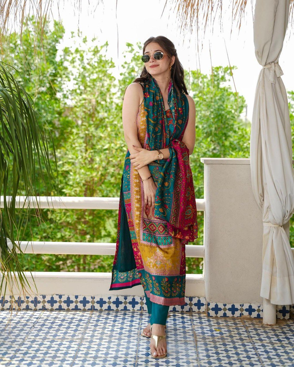 3-pair kurti Suit Set you've described seems to be a party wear