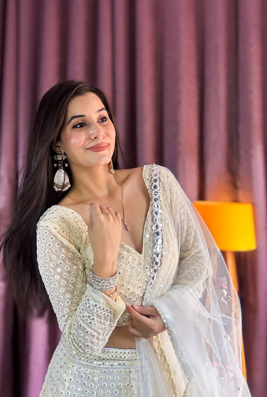 Feiern Sie den Charme der indischen Kultur mit diesem wunderschönen Lehenga-Set