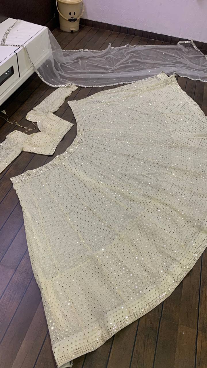 Feiern Sie den Charme der indischen Kultur mit diesem wunderschönen Lehenga-Set