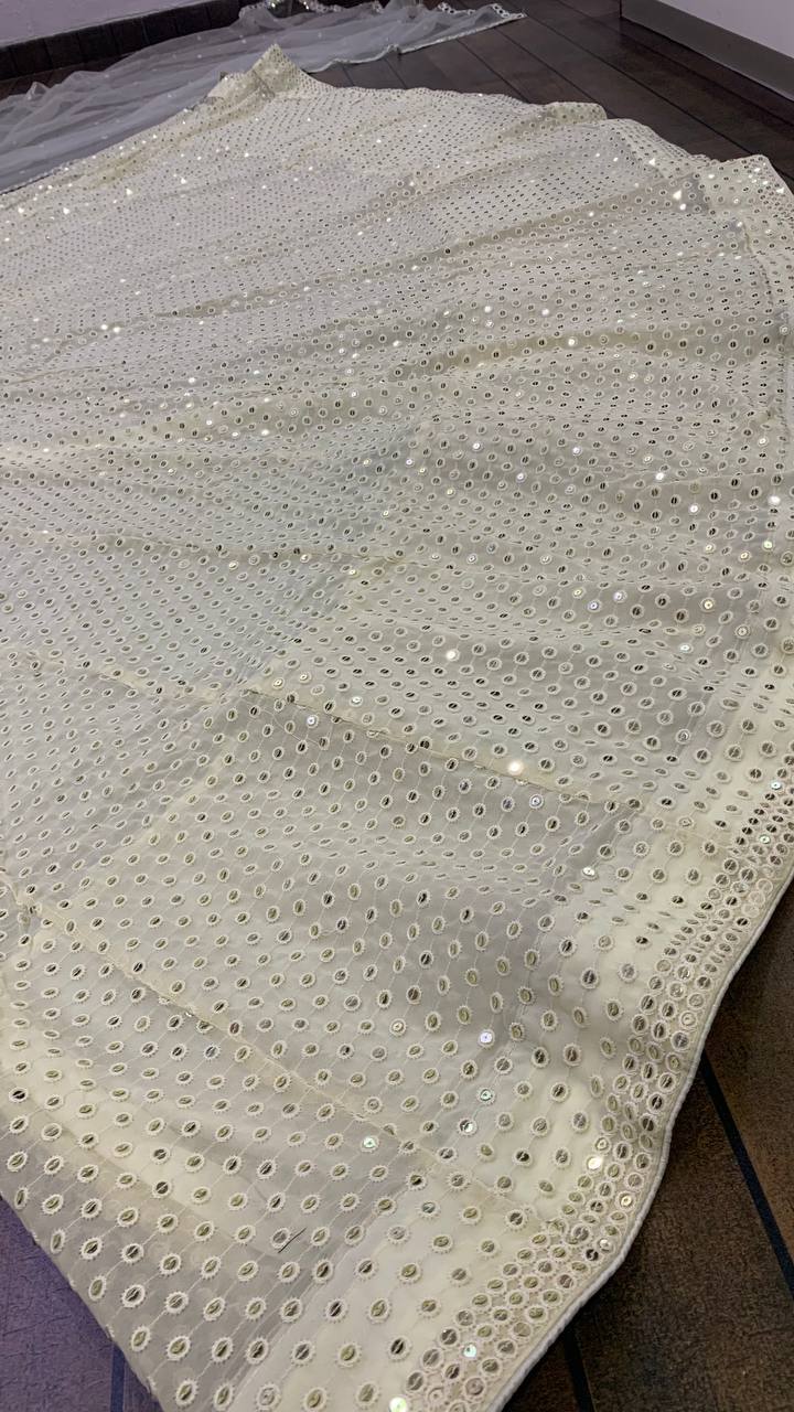 Feiern Sie den Charme der indischen Kultur mit diesem wunderschönen Lehenga-Set