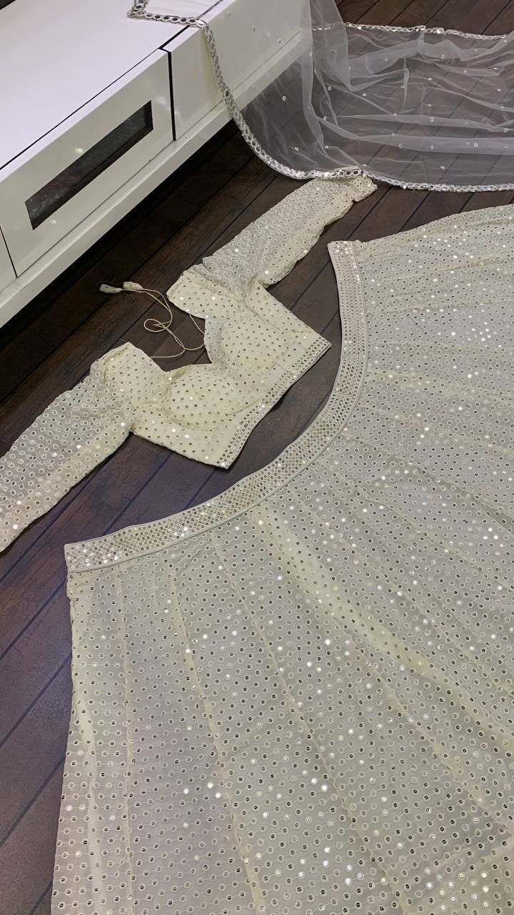 Feiern Sie den Charme der indischen Kultur mit diesem wunderschönen Lehenga-Set