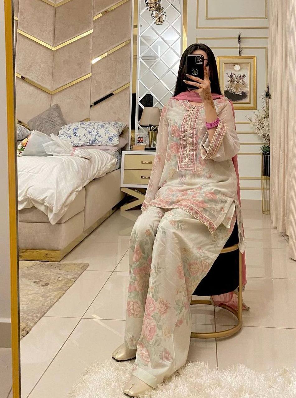 New Đěsigner Party Wear Look Pur Sifon Georgette Top