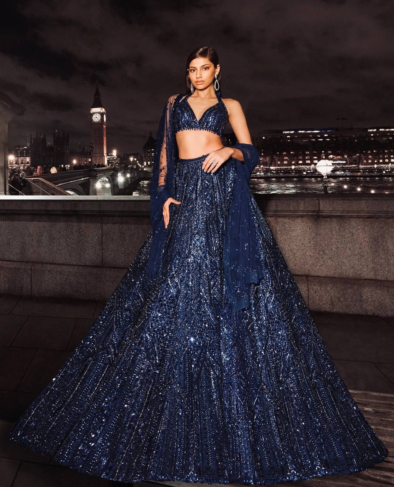 Célébrez le charme de la culture indienne avec ce magnifique ensemble lehenga