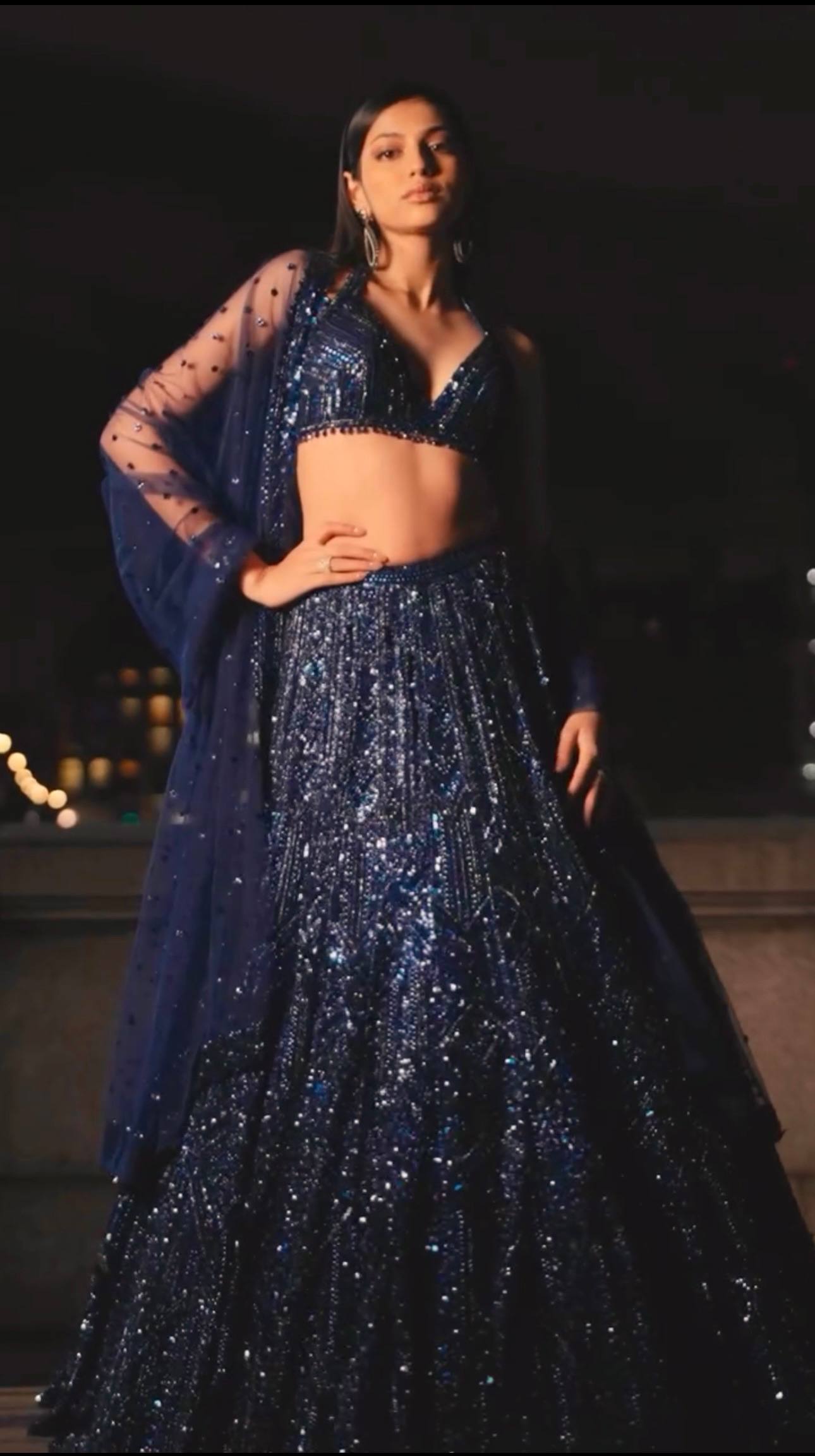 Célébrez le charme de la culture indienne avec ce magnifique ensemble lehenga