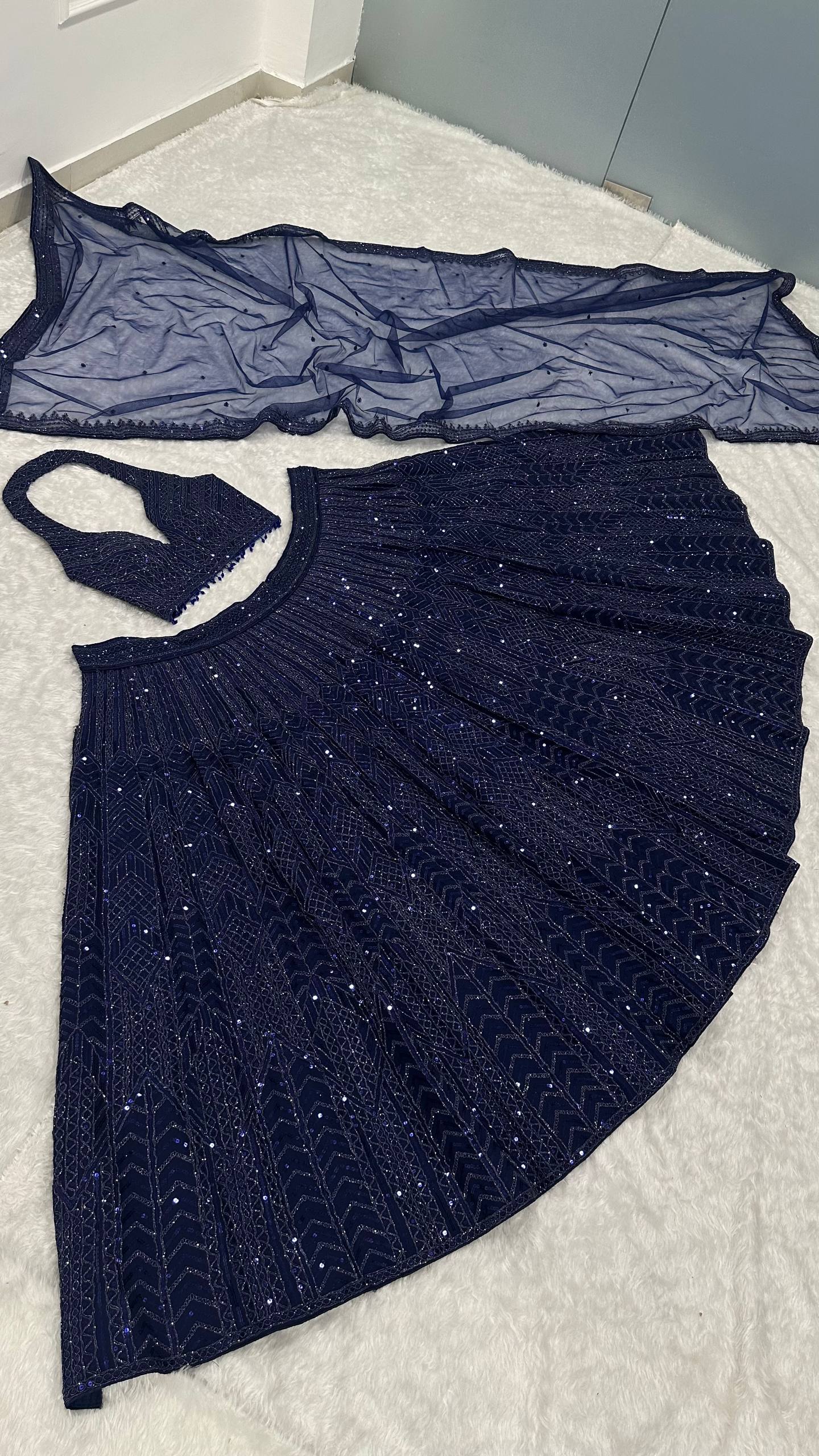 Célébrez le charme de la culture indienne avec ce magnifique ensemble lehenga