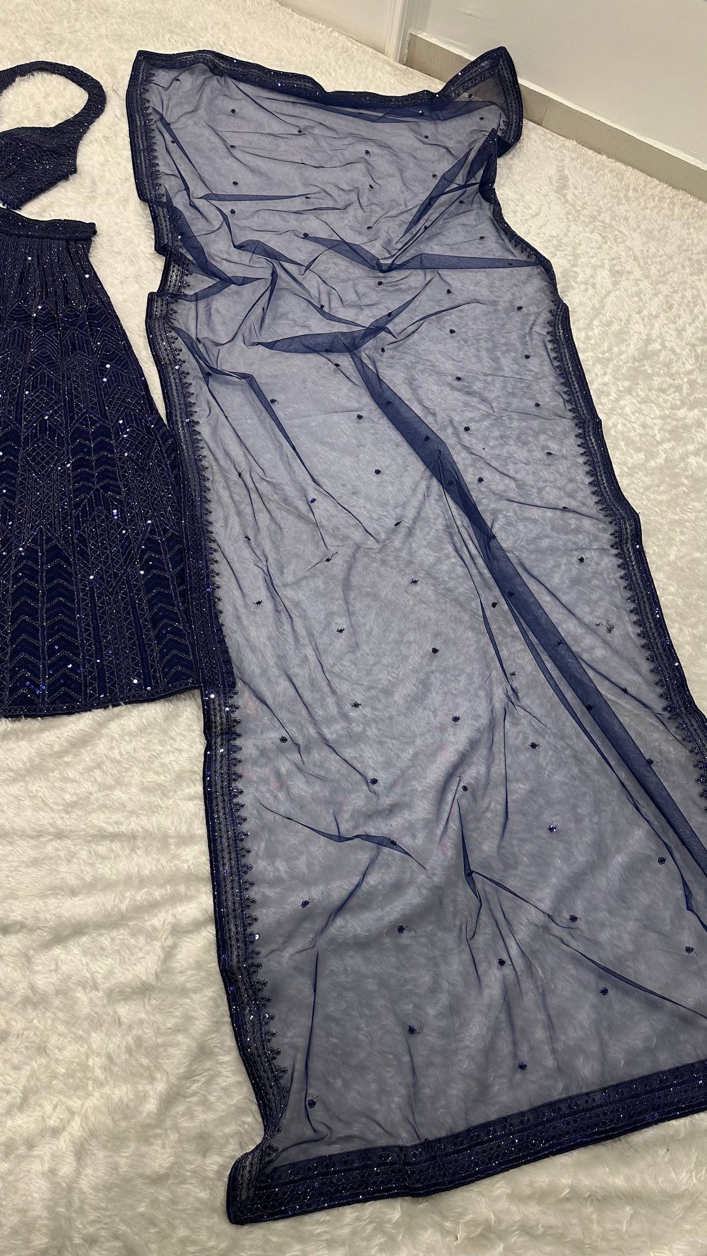 Célébrez le charme de la culture indienne avec ce magnifique ensemble lehenga