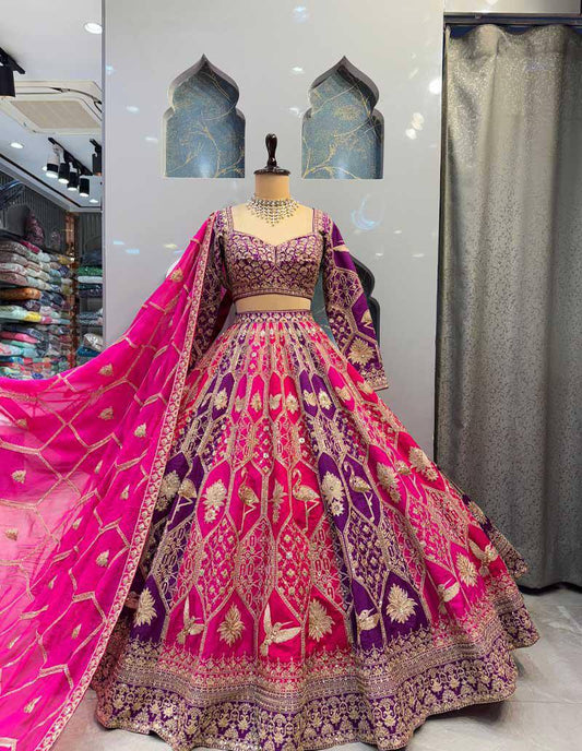 Sehen Sie umwerfend aus in diesem wunderschönen cremefarbenen Lehenga-Set