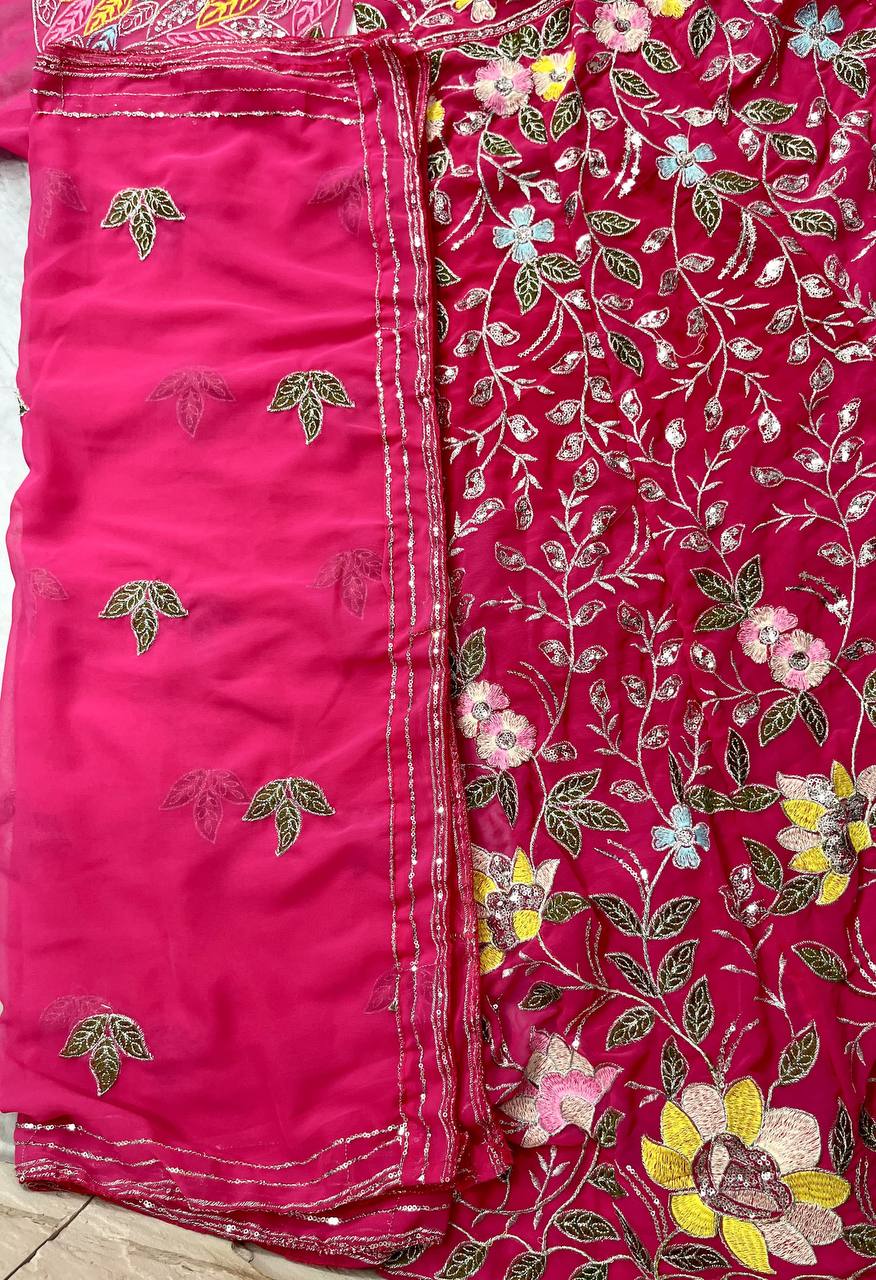 Einführung eines 4 Meter ausgestellten Lehenga mit Paillettenstickerei und Cut-Work