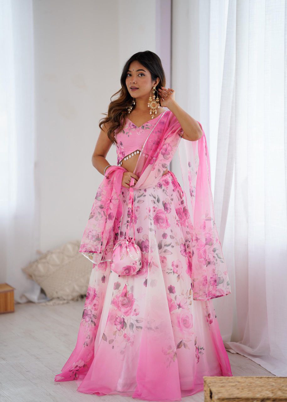 Sehen Sie umwerfend aus in diesem wunderschönen cremefarbenen Lehenga-Set