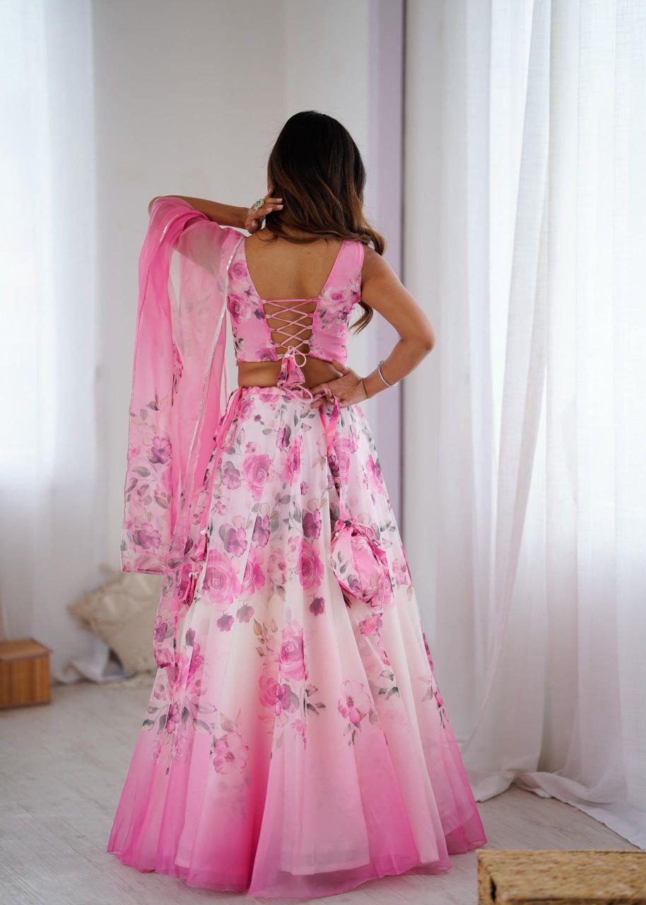 Sehen Sie umwerfend aus in diesem wunderschönen cremefarbenen Lehenga-Set