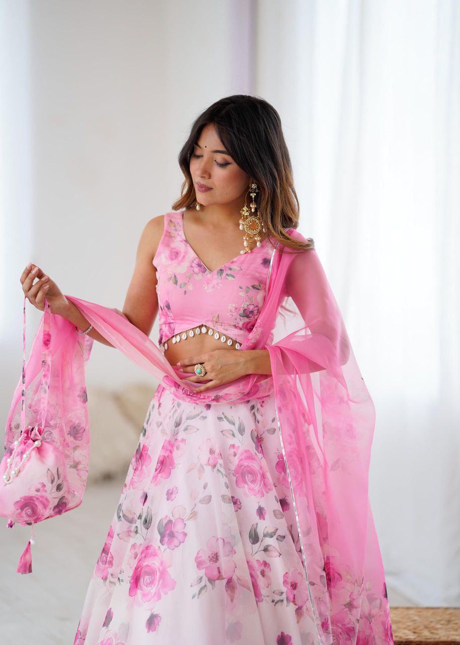 Sehen Sie umwerfend aus in diesem wunderschönen cremefarbenen Lehenga-Set