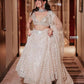 Soyez magnifique dans ce magnifique ensemble lehenga blanc cassé