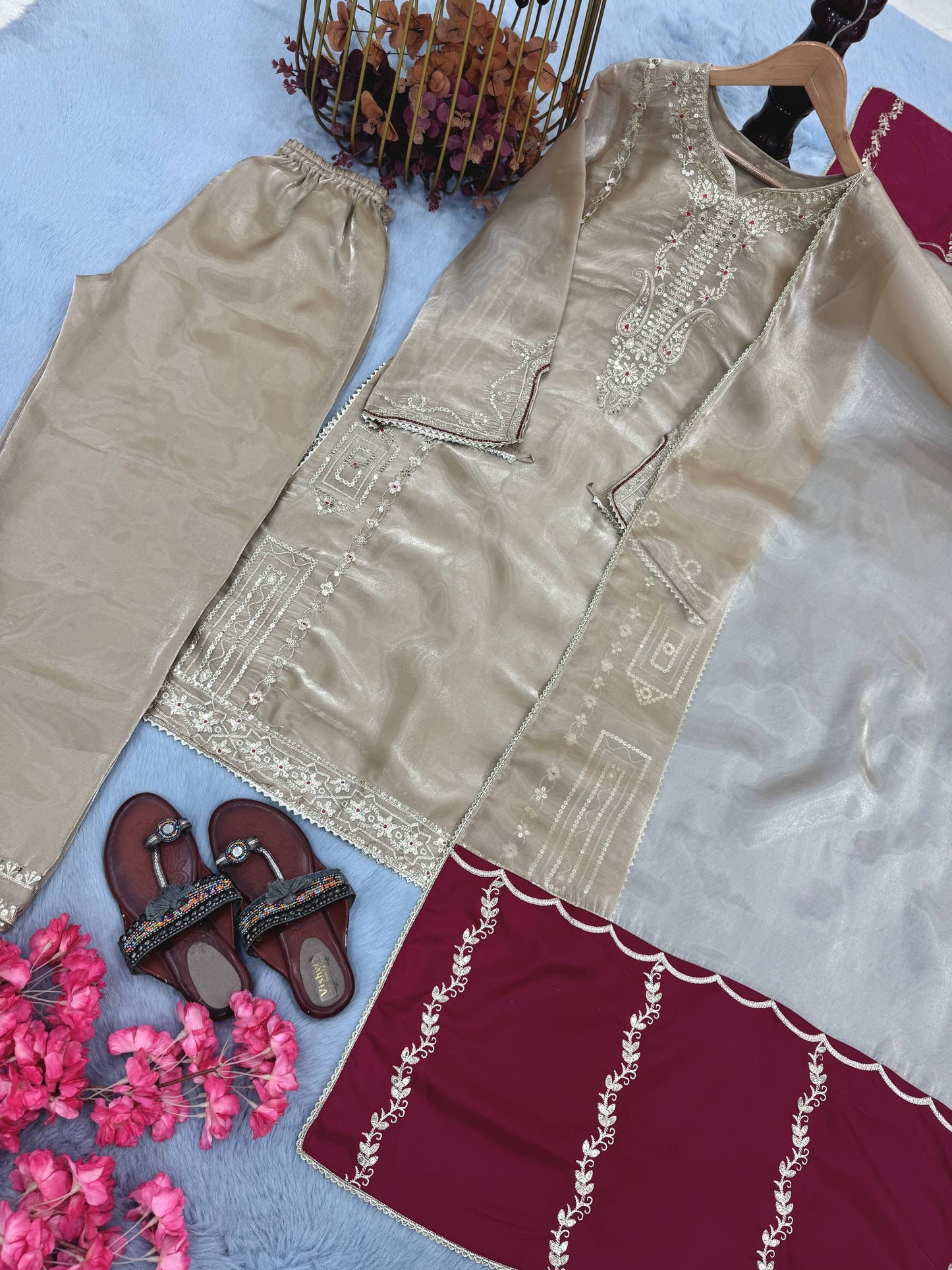 Launching New Đěsigner Party Wear Look Pur Top Plazzo & Dupatta Set