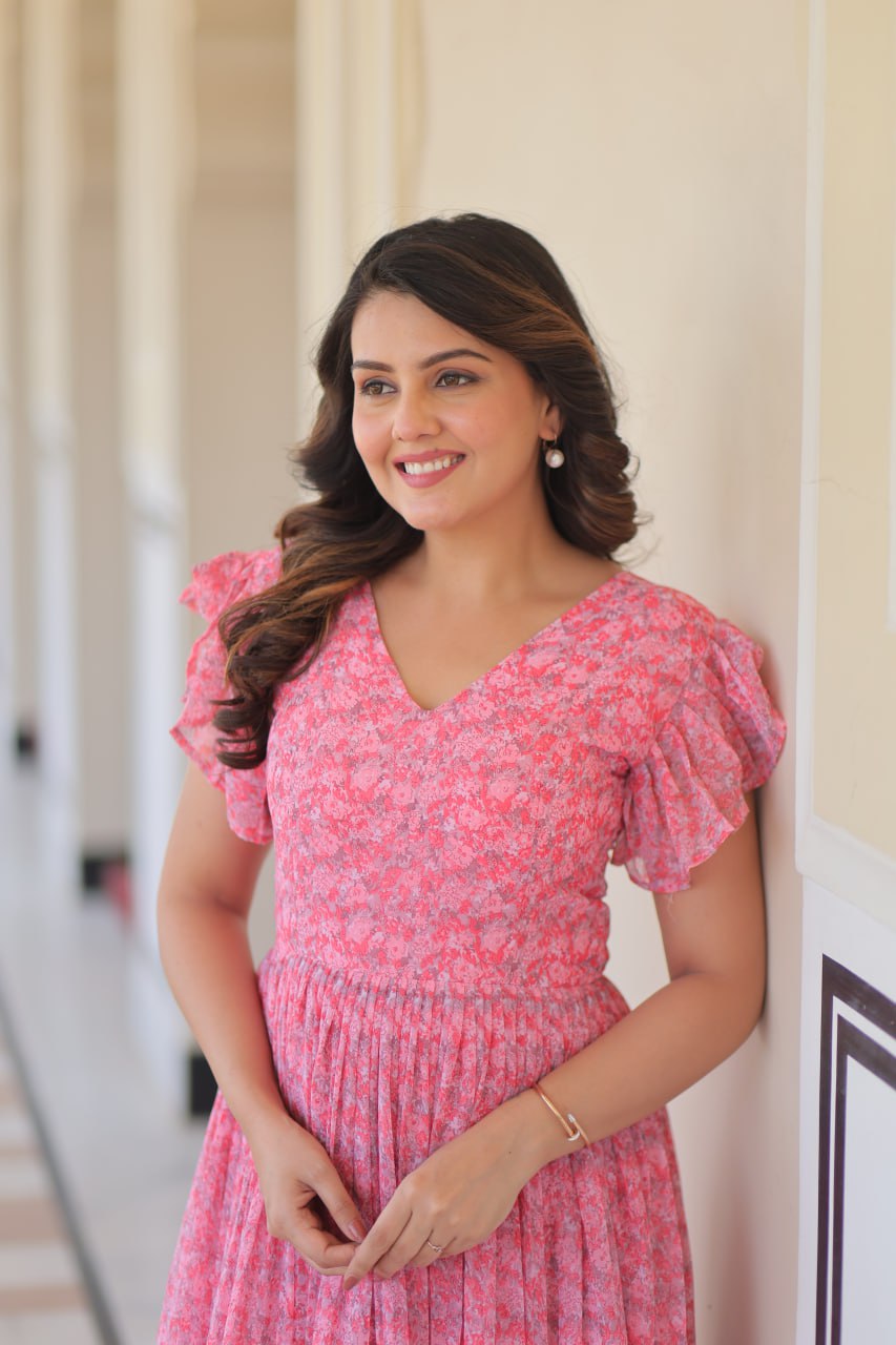 LAUFBEKLEIDUNG TRENDIGES TOP AUS GEORGETTE-KUNSTSTOFF, STICKEREI MIT BAUMWOLLFADEN