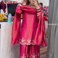Kleid aus Georgette-Imitat mit üppiger Paillettenstickerei