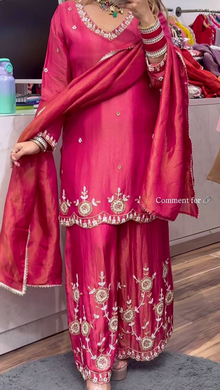 Kleid aus Georgette-Imitat mit üppiger Paillettenstickerei