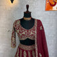 Sehen Sie umwerfend aus in diesem wunderschönen cremefarbenen Lehenga-Set