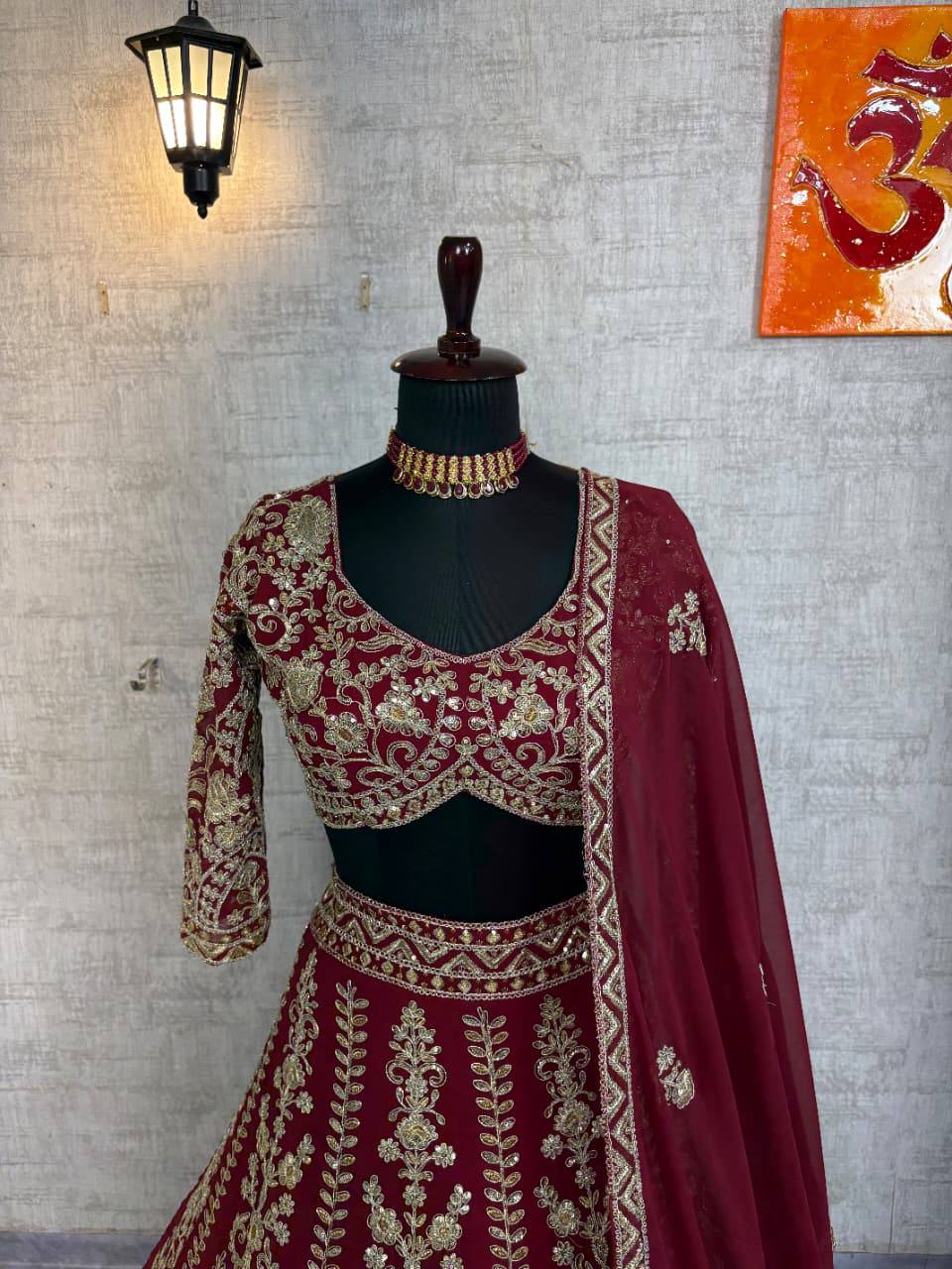 Sehen Sie umwerfend aus in diesem wunderschönen cremefarbenen Lehenga-Set