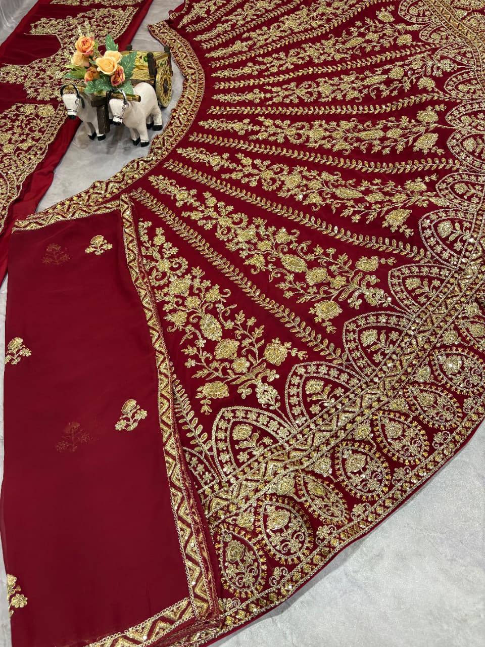 Sehen Sie umwerfend aus in diesem wunderschönen cremefarbenen Lehenga-Set