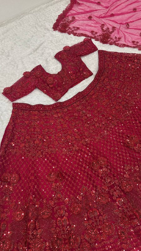 Sehen Sie umwerfend aus in diesem wunderschönen cremefarbenen Lehenga-Set