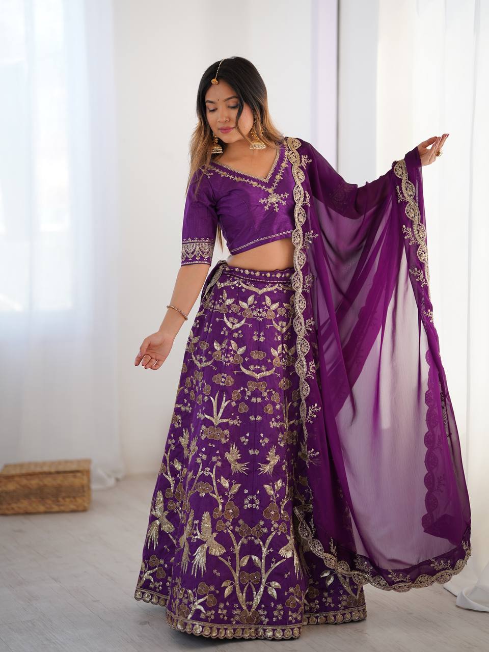 Célébrez le charme de la culture indienne avec ce magnifique ensemble lehenga