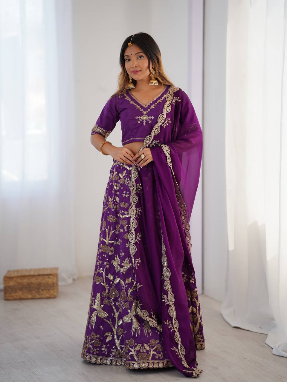 Célébrez le charme de la culture indienne avec ce magnifique ensemble lehenga