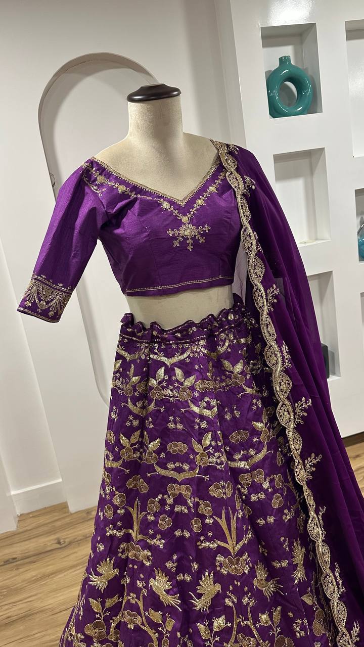 Célébrez le charme de la culture indienne avec ce magnifique ensemble lehenga