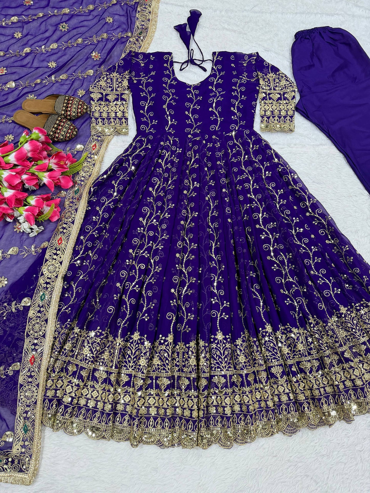 Presenting New Đěsigner Anarkali Suit In New Fancy Style