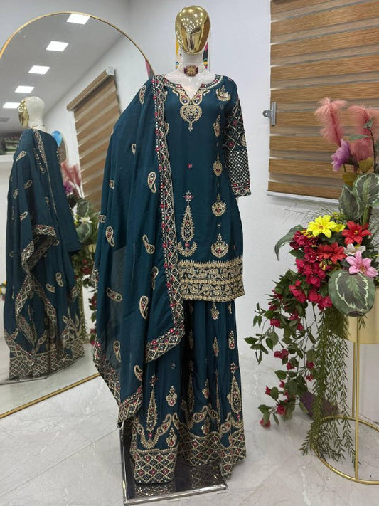 Kleid aus Georgette-Imitat mit üppiger Paillettenstickerei