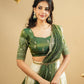 Sehen Sie umwerfend aus in diesem wunderschönen cremefarbenen Lehenga-Set