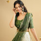 Sehen Sie umwerfend aus in diesem wunderschönen cremefarbenen Lehenga-Set