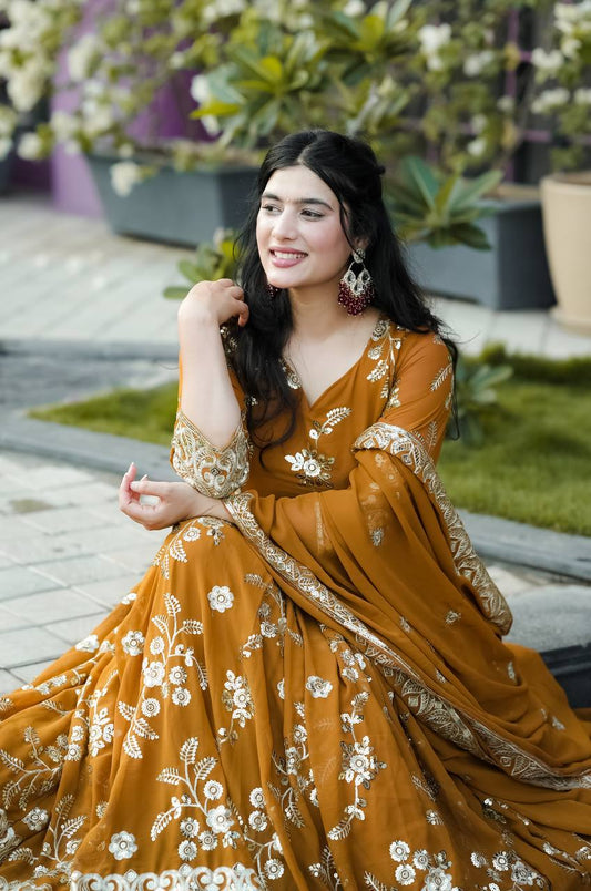 New Đěsigner Anarkali Suit In New Fancy Style