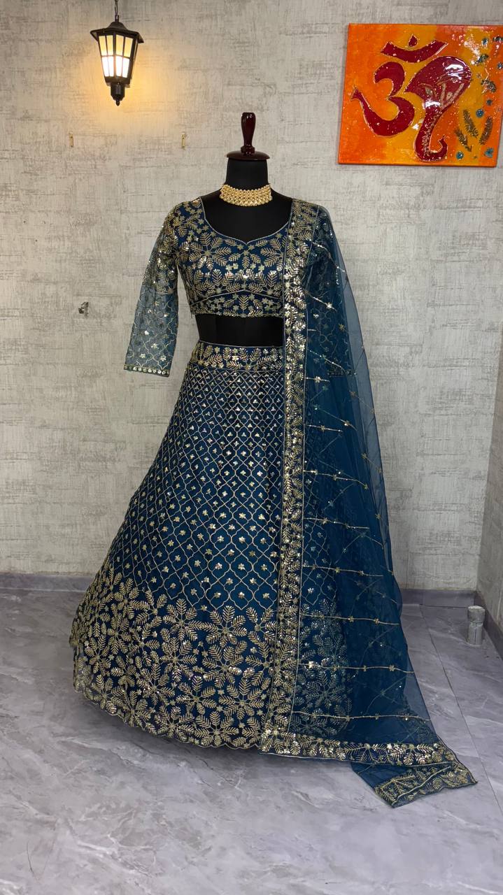 Sehen Sie umwerfend aus in diesem wunderschönen cremefarbenen Lehenga-Set