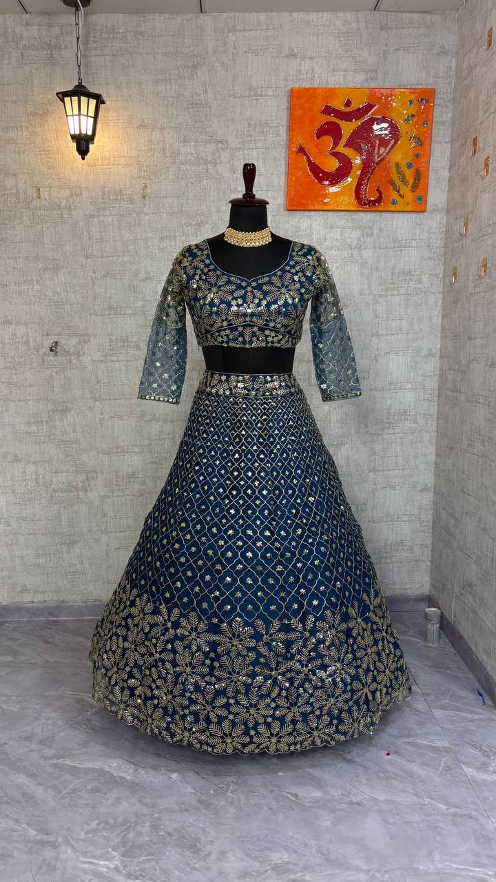 Sehen Sie umwerfend aus in diesem wunderschönen cremefarbenen Lehenga-Set