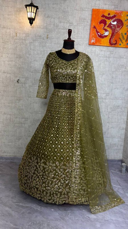 Sehen Sie umwerfend aus in diesem wunderschönen cremefarbenen Lehenga-Set