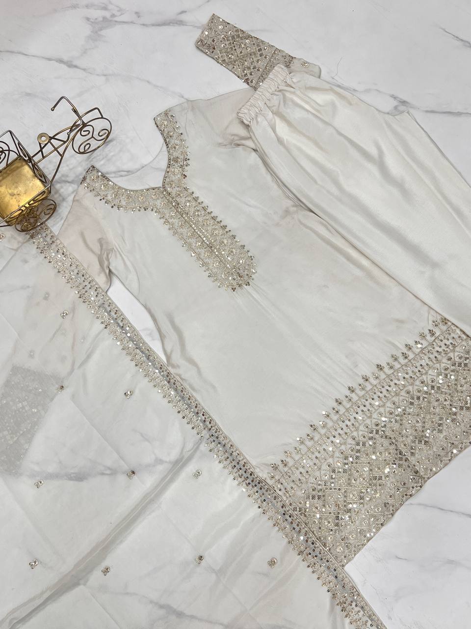 PRÉSENTATION D'UN NOUVEAU ET MAGNIFIQUE KURTA COUPE DROITE EN PURE SOIE CHINON