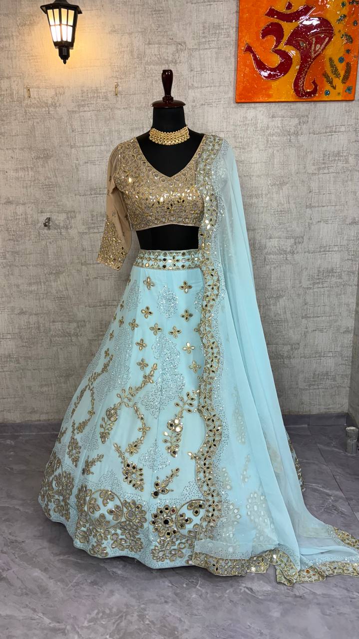 Sehen Sie umwerfend aus in diesem wunderschönen cremefarbenen Lehenga-Set