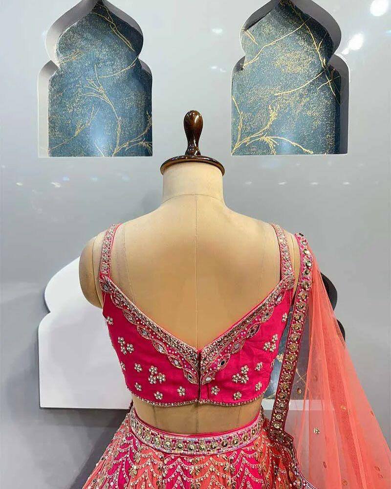 Feiern Sie den Charme der indischen Kultur mit diesem wunderschönen Lehenga-Set