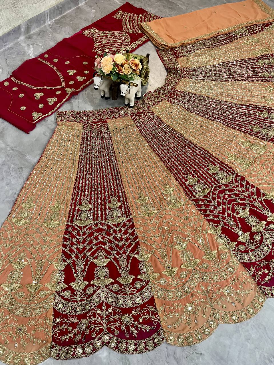 Feiern Sie den Charme der indischen Kultur mit diesem wunderschönen Lehenga-Set