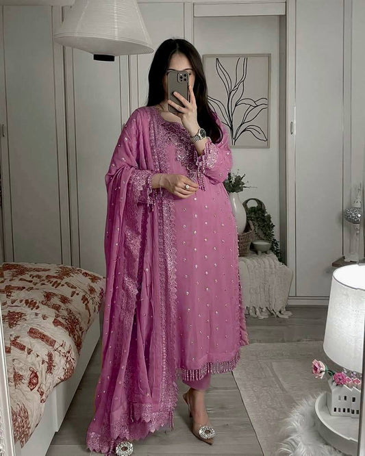 ENHANCE THE BEAUTY OF YOUR WARDROBE WITH THIS NEWLY LAUNCHED KURTI PANT SET