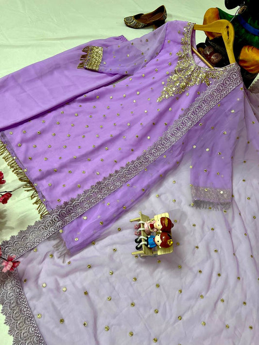 ENHANCE THE BEAUTY OF YOUR WARDROBE WITH THIS NEWLY LAUNCHED KURTI PANT SET