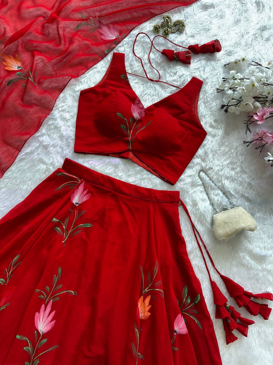 Sehen Sie umwerfend aus in diesem wunderschönen cremefarbenen Lehenga-Set