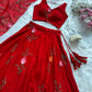 Sehen Sie umwerfend aus in diesem wunderschönen cremefarbenen Lehenga-Set